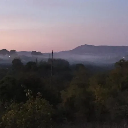 Zoe A Mountaintop Retreat アパート Kalafationes