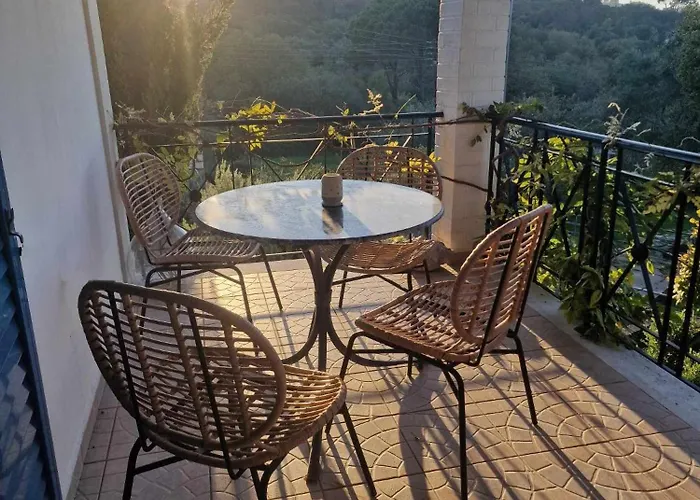 Zoe A Mountaintop Retreat Apartment *