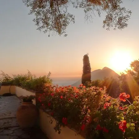 Apartamento Zoe A Mountaintop Retreat Kalafationes